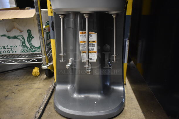 LIKE NEW! Hamilton Beach HMD400 Metal Commercial Countertop 3 Head Drink Mixer w/ 3 Mixing Cups. 120 Volts, 1 Phase. Tested and Working! - Image 3 of 7