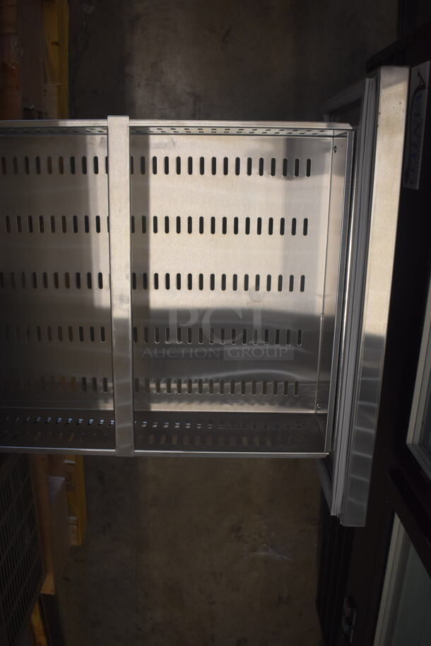 BRAND NEW SCRATCH AND DENT! Avantco SSPPT-3 93" 4 Drawer 1 Door Refrigerated Pizza Prep Table on Commercial Casters. 115 Volts 1 Phase. Tested and Working! - Image 6 of 10