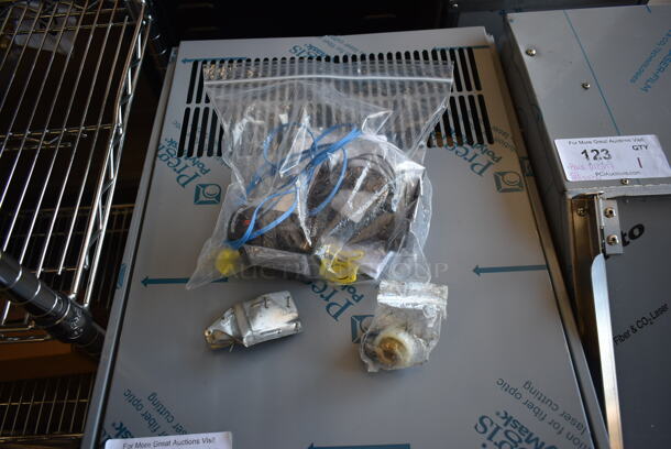 BRAND NEW SCRATCH AND DENT! Avantco 17819500d Carel Controller for Select Deli Cases - Image 2 of 6