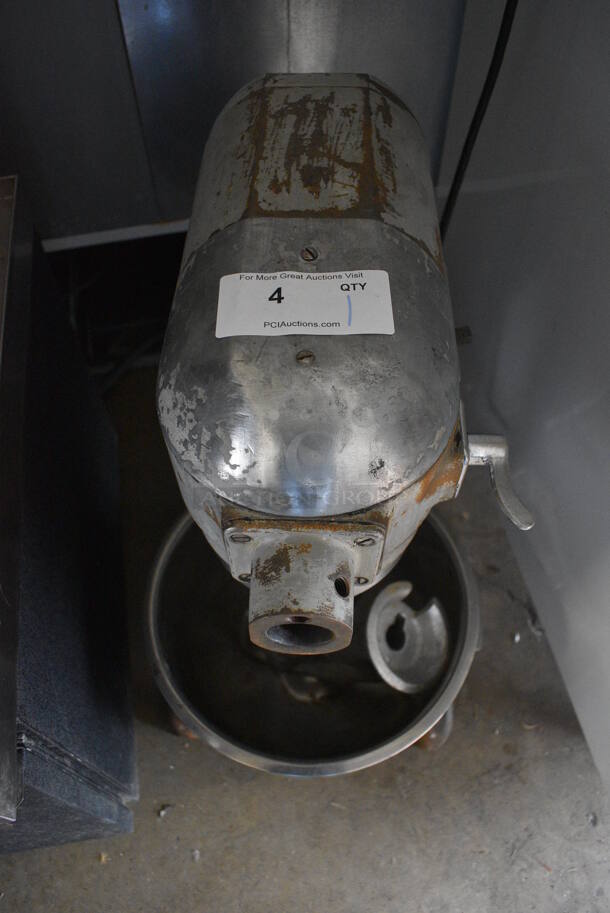 Hobart Model A-200 Metal Commercial Countertop 20 Quart Planetary Mixer w/ Metal Mixing Bowl, Paddle and Dough Hook Attachments. 115 Volts, 1 Phase. 16x19x30. Tested and Working! - Image 6 of 6