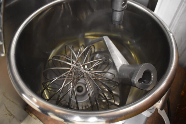 2017 Omcan SP200A Countertop 20 Quart Planetary Mixer w/ Stainless Steel Mixing Bowl, Bowl Guard, Whisk and Paddle Attachments. 110 Volts, 1 Phase. 20x23x32 - Image 3 of 7