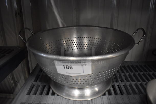Metal Colander. 19x16x10 - Image 1 of 3