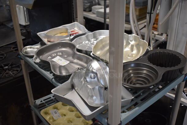 ALL ONE MONEY! Lot of 11 Various Wilton Metal Baking Pans Including Santa, Pumpkin, Bunny and Large Cupcake - Image 3 of 3