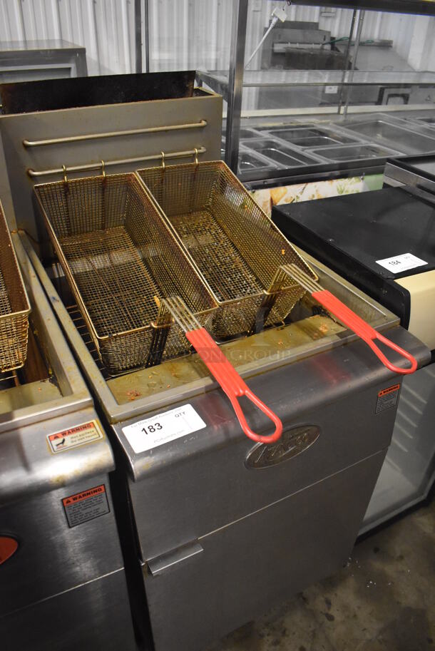 2018 Avantco FF518-N Stainless Steel Commercial Floor Style Natural Gas Powered 100 Pound Capacity Deep Fat Fryer w/ 2 Metal Fry Baskets. 150,000 BTU. 21x30x49 - Image 4 of 6