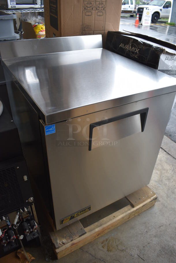 BRAND NEW IN BOX! True Model TWT-27 ENERGY STAR Stainless Steel Commercial Single Door Work Top Cooler. comes w/ Commercial Casters and Poly Coated Rack. 115 Volts, 1 Phase. 27.5x30x36. Tested and Working! - Image 9 of 10