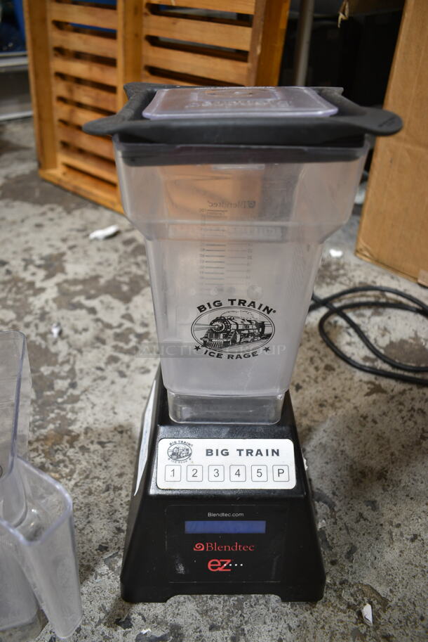 Blendtec ES3 Metal Commercial Countertop Blender w/ 2 Poly Pitchers and 1 Lid. 115 Volts, 1 Phase. Tested and Working! - Image 2 of 6