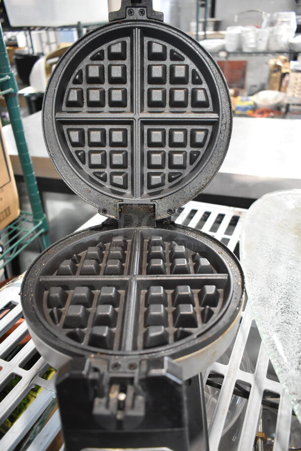 Cuisinart WAF-F10 Countertop Waffle Maker. 120 Volts, 1 Phase. Tested and Working! - Image 5 of 5