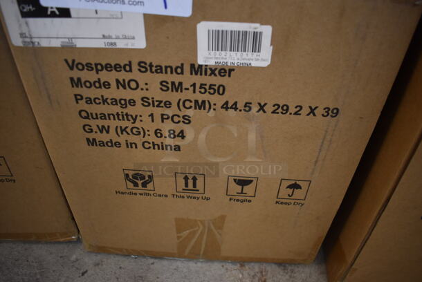 BRAND NEW IN BOX! Vospeed SM-1550 Metal Countertop 6-Speed Tilt-Head 8.5 Quart Stand Mixer w/ Stainless Steel Mixing Bowl, Beater, Dough Hook and Whisk Attachments.  - Image 5 of 6