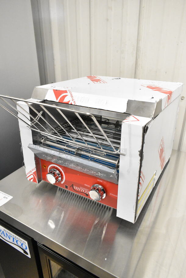 BRAND NEW SCRATCH AND DENT! 2023 Avantco 184T140 Stainless Steel Commercial Countertop 10" Wide Conveyor Toaster with 3" Opening. 300 Slices per Hour. 120 Volts, 1 Phase. Tested and Working! - Image 4 of 9