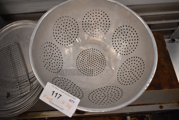 ALL ONE MONEY! Lot of 20 Round Metal Pizza Pans, Mesh Rack and 3 Metal Colanders. - Image 2 of 5
