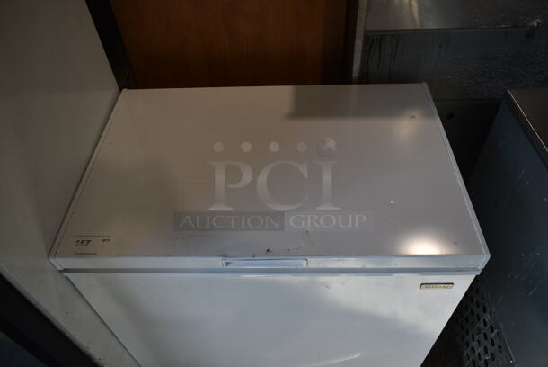 Vissani MDCF7WH Metal Chest Freezer w/ Hinge Lid. 115 Volts, 1 Phase. Tested and Working! - Image 3 of 6