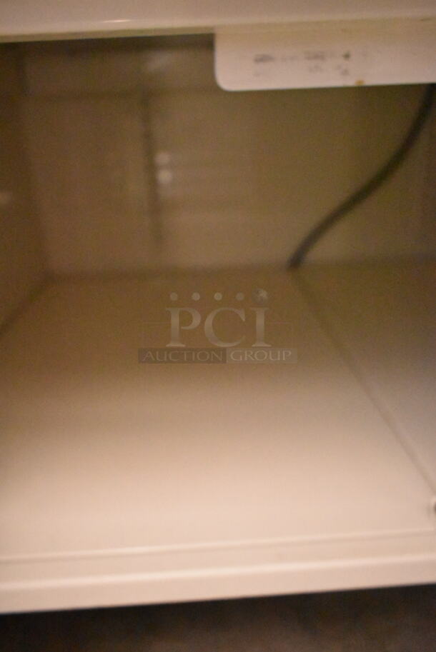 Metal Floor Style Bakery Display Case Merchandiser.  - Image 6 of 6