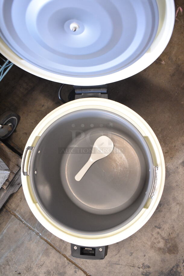 BRAND NEW SCRATCH AND DENT! Thunder Group SEJ22000 50 Cup Rice Warmer with Stainless Steel Finish. 120 Volts, 1 Phase. Tested and Working! - Image 3 of 5