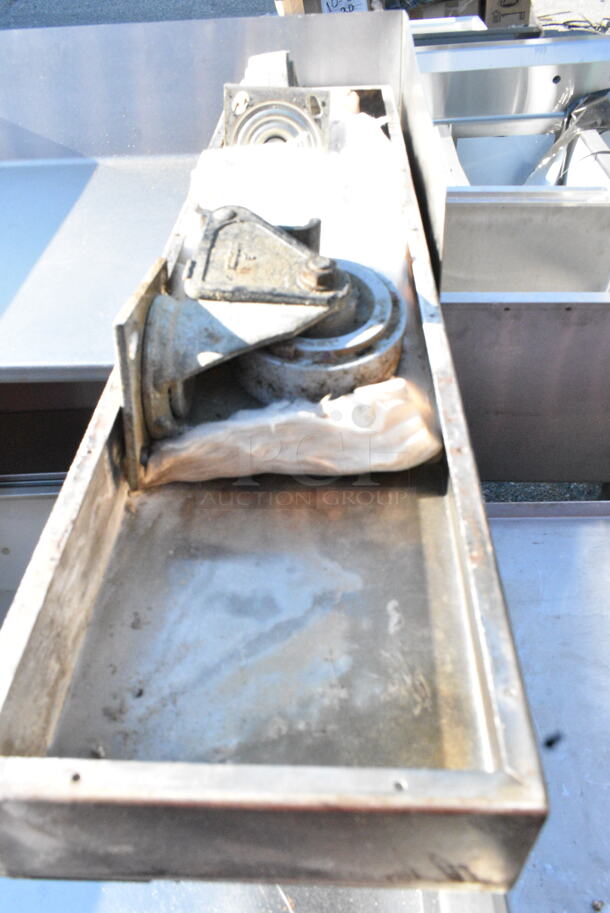 True TSSU-27-12M-B Stainless Steel Commercial Prep Table. 115 Volts, 1 Phase.  - Image 2 of 6