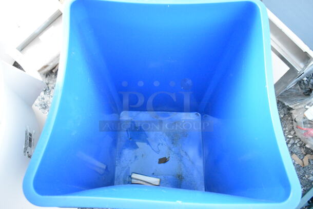 7 BRAND NEW SCRATCH AND DENT! Various Items; Silverware Organizer and 6 Trash Cans Including 475SQ35BLREC, 6901867531BK, 475TCRND55WH. 7 Times Your Bid! - Image 4 of 9