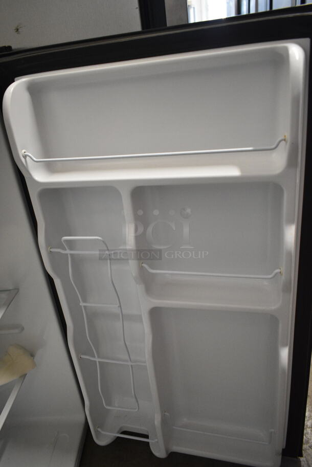 Igloo IRF32BK Metal Mini Cooler. 115 Volts, 1 Phase. Tested and Working! - Image 5 of 6
