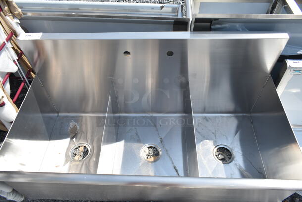 BRAND NEW SCRATCH AND DENT! Stainless Steel 3 Bay Sink. Bays 16x21x14 - Image 4 of 5
