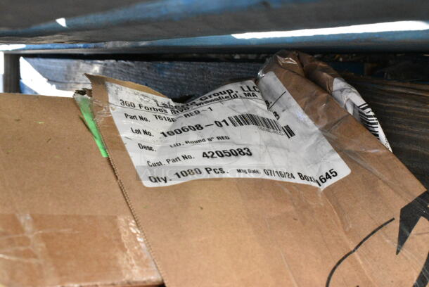 Box of 1080 BRAND NEW SCRATCH AND DENT! T618E-RED-1 Red Lids.  - Image 3 of 3