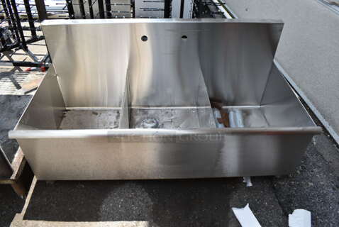 BRAND NEW SCRATCH AND DENT! Stainless Steel Commercial 3 Bay Sink. 