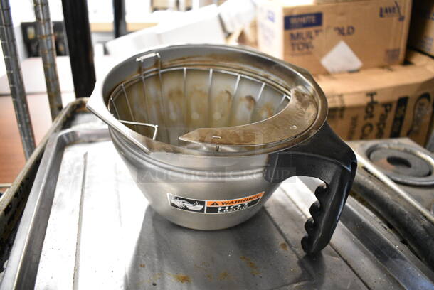 16 Items; 14 Metal Baking Pans, Metal Coffee Brew Basket and Metal Pan. 16 Times Your Bid! - Image 3 of 5