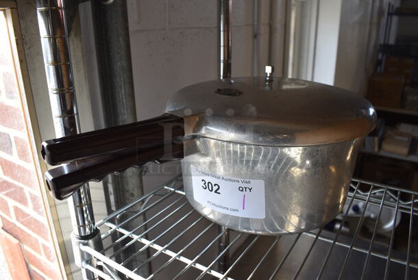 Presto Metal Sauce Pot and Lid. 16x11x7 - Image 1 of 3