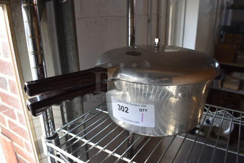 Presto Metal Sauce Pot and Lid. 16x11x7