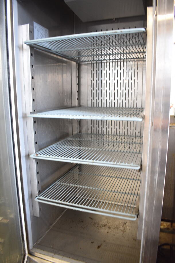 Avantco 178CFD1RRG Stainless Steel Commercial Single Door Reach In Cooler Merchandiser w/ Racks on Commercial Casters. 115 Volts, 1 Phase. Tested and Powers On But Does Not Get Cold
 - Image 3 of 4
