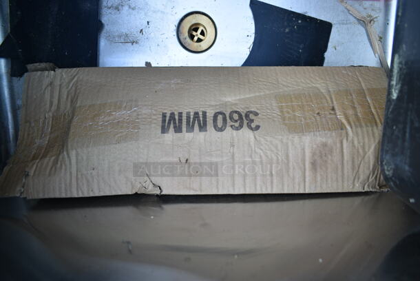BRAND NEW SCRATCH AND DENT! Regency 600IB1824 18" x 24" Underbar Ice Bin - 77 lb. - Image 4 of 5