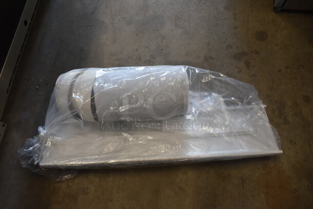 BRAND NEW SCRATCH AND DENT! Delonghi PAC N115EC 11,500 BTU Portable Air Conditioner 115 Volts, 1 Phase. Tested and Working! - Image 7 of 7