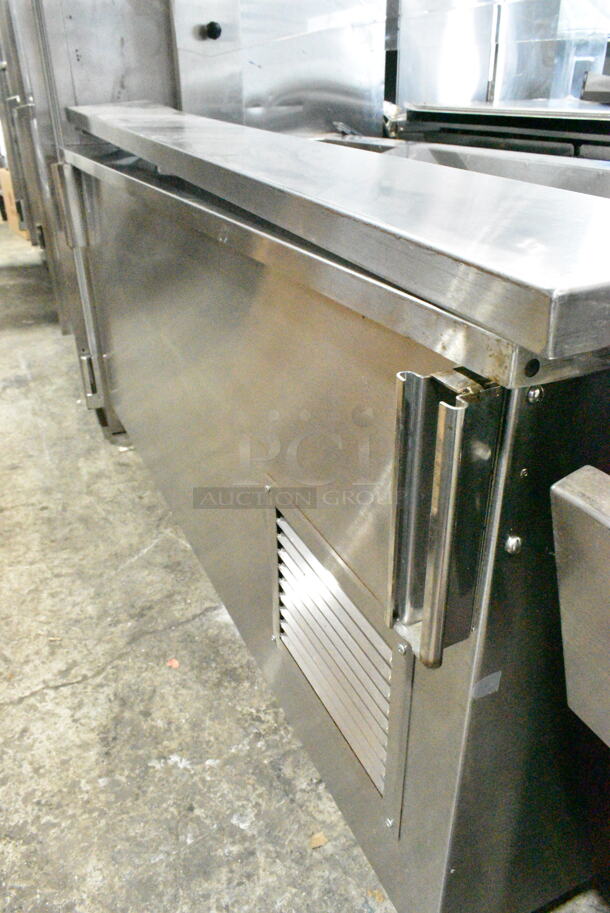 Vollrath 36165-00001-EFA Stainless Steel Refrigerated Buffet Station on Commercial Casters. 120 Volts, 1 Phase. Tested and Working!
 - Image 5 of 12