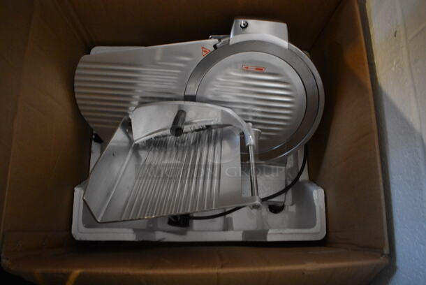 IN ORIGINAL BOX! LIKE NEW! Backyard Pro 554SL112E Stainless Steel Commercial Countertop Meat Slicer w/ Blade Sharpener. 120 Volts, 1 Phase. 22x19x19. Tested and Working!