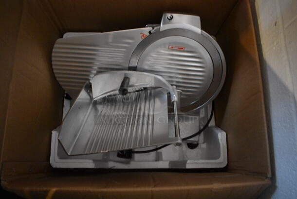 IN ORIGINAL BOX! LIKE NEW! Backyard Pro 554SL112E Stainless Steel Commercial Countertop Meat Slicer w/ Blade Sharpener. 120 Volts, 1 Phase. 22x19x19. Tested and Working! - Image 1 of 6