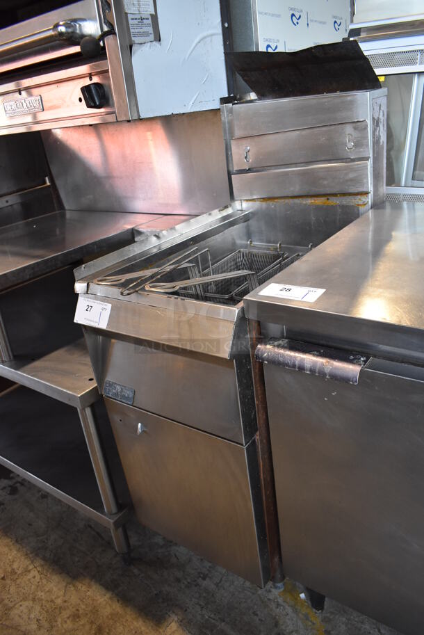 Pitco Frialator Stainless Steel Commercial Propane Gas Powered Deep Fat Fryer w/ 2 Metal Fry Baskets. - Image 3 of 5