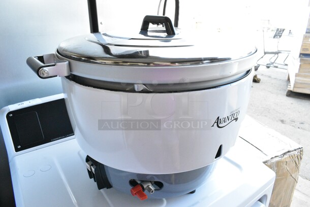 BRAND NEW SCRATCH AND DENT! Avantco 177GRC110NAT Natural Gas 110 Cup (55 Cup Raw) Gas Rice Cooker. 14,000 BTU - Image 3 of 9