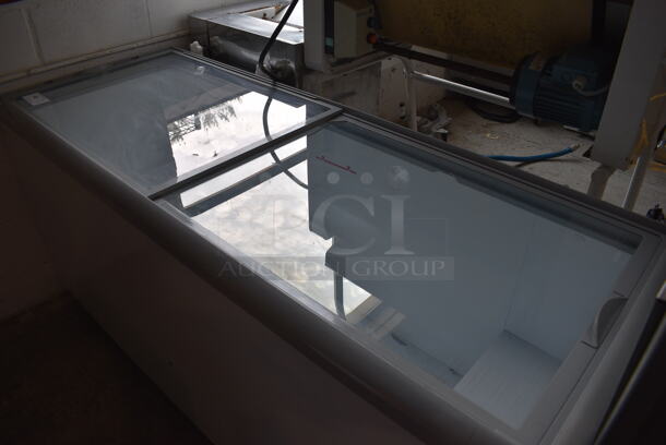 Metal Commercial Floor Style Freezer Merchandiser on Commercial Casters. 71x28x33. Tested and Powers On But Does Not Get Cold - Image 2 of 4