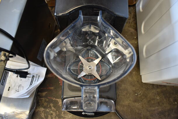 BRAND NEW SCRATCH AND DENT! 2022 Vita-Mix VM0141A Metal Commercial Countertop Blender w/ Pitcher. 120 Volts, 1 Phase. Tested and Working! - Image 5 of 7