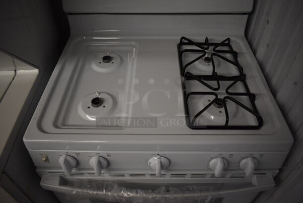 General Electric Metal Natural Gas Powered 4 Burner Range w/ Oven and Warmer. Missing Parts. Contains a Liquid Propane Conversion Kit! Appears To Be BRAND NEW! 30x30x46 - Image 4 of 7