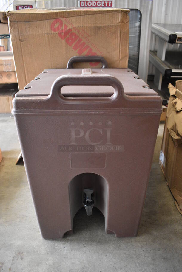 BRAND NEW IN BOX! Cambro 1000LCD Brown Poly Insulated Drink Holder Dispenser. 26x26x24