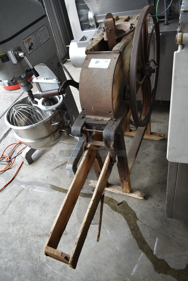 ANTIQUE! Metal Floor Style Single Hole Corn Sheller. - Image 2 of 7