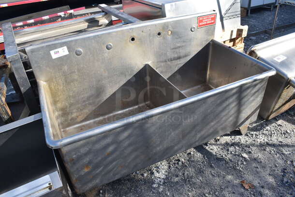 Stainless Steel Commercial 2 Bay Sink. No Legs. 55x28x31. Bay 29x24x13, 22x24x13 - Image 2 of 5