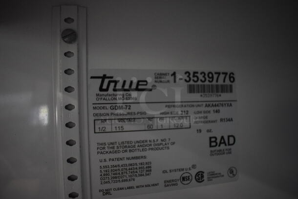 True GDM-72 Metal Commercial 2 Door Reach In Cooler Merchandiser w/ Poly Coated Racks. 115 Volts, 1 Phase. 78x30x80. Tested and Working! - Image 3 of 7