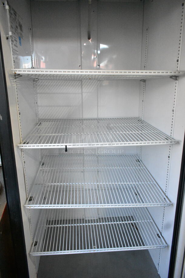 True GDM-26EM Metal Commercial Single Door Reach In Cooler Merchandiser w/ Poly Coated Racks. 115 Volts, 1 Phase. Tested and Powers On But Does Not Get Cold - Image 3 of 5