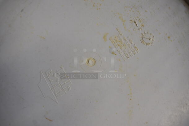 ALL ONE MONEY! Lot of 20 Pizza Hut White Poly Round Pizza Making System Trays. 13.5x13.5x1 - Image 4 of 4