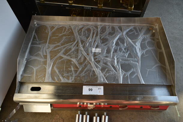 BRAND NEW SCRATCH AND DENT! Avantco 177EG30N Stainless Steel Commercial Countertop Electric Powered Flat Top Griddle. 208/240 Volts, 1 Phase.  - Image 3 of 5