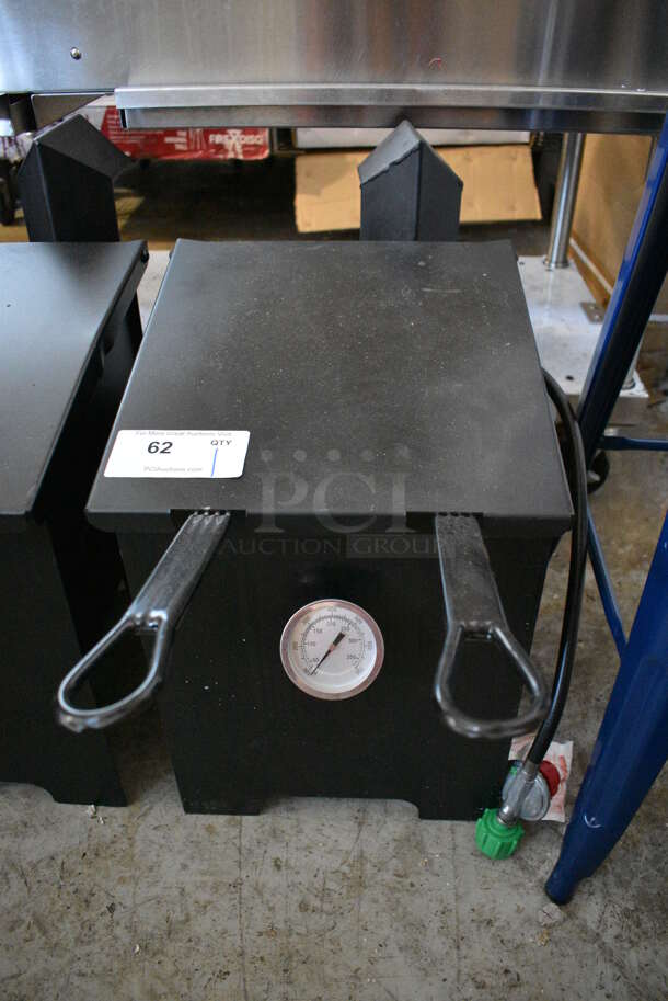Metal Countertop Propane Gas Powered Deep Fat Fryer w/ 2 Metal Fry Baskets and Lid. 13.5x30x22.5