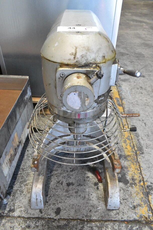 Omcan SP200AT Metal Commercial Countertop 20 Quart Planetary Dough Mixer w/ Bowl Guard. 110 Volts, 1 Phase. Tested and Does Not Power On - Image 3 of 6