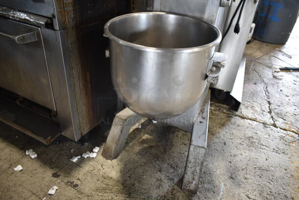 Univex M-30 Metal Commercial Floor Style 30 Quart Planetary Dough Mixer. 115 Volts, 1 Phase. Tested and Working! - Image 4 of 8