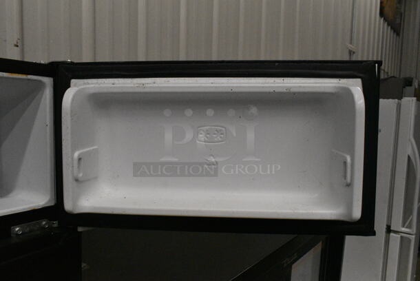 Galanz GL31BK Metal Mini Cooler w/ Freezer. 115 Volts, 1 Phase. Tested and Powers On But Does Not Get Cold - Image 3 of 6