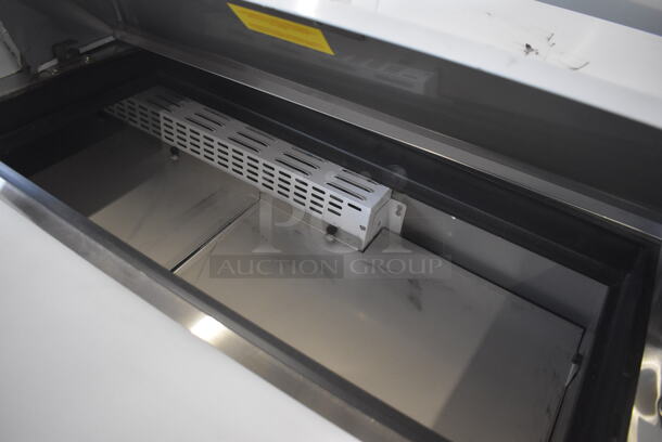 BRAND NEW SCRATCH AND DENT! 2022 Avantco 447APST72 Stainless Steel Commercial Sandwich Salad Prep Table Bain Marie Mega Top. 115 Volts, 1 Phase. 72.5x31x39. Tested and Working! - Image 4 of 10