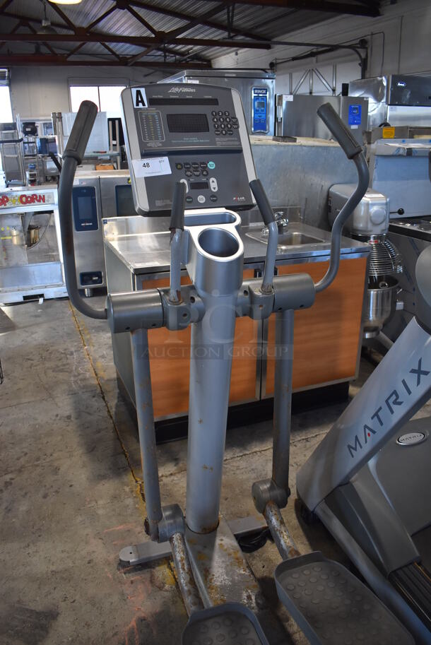 Life Fitness 95Xi Metal Commercial Fit Stride Total Body Trainer Elliptical Machine. 26x82x63. Tested and Working! - Image 4 of 7